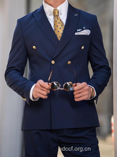 六款时尚男人西装搭配推荐