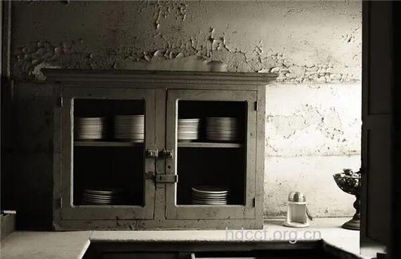 梦见满的碗橱是什么意思