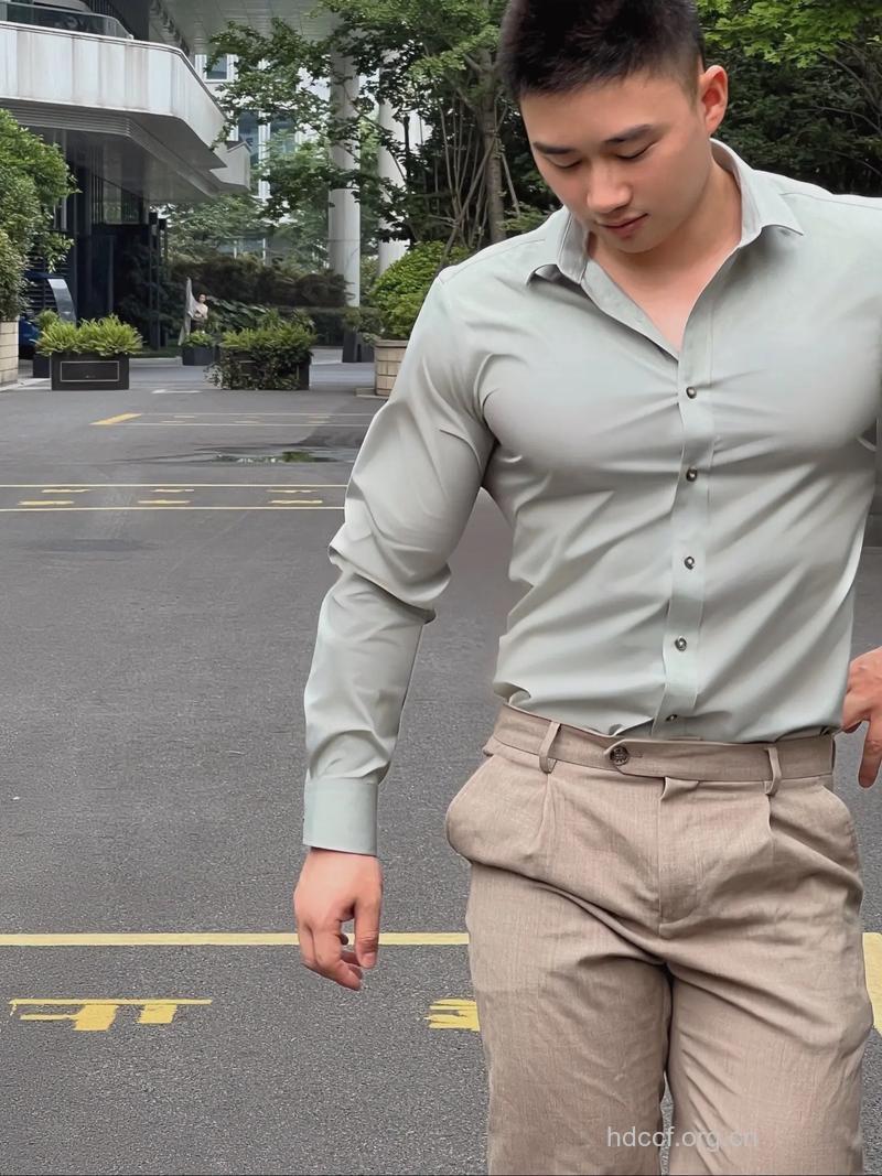 男人气概怎能被“包”住？