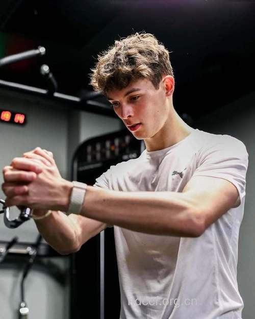 学习外国男人强壮的秘密