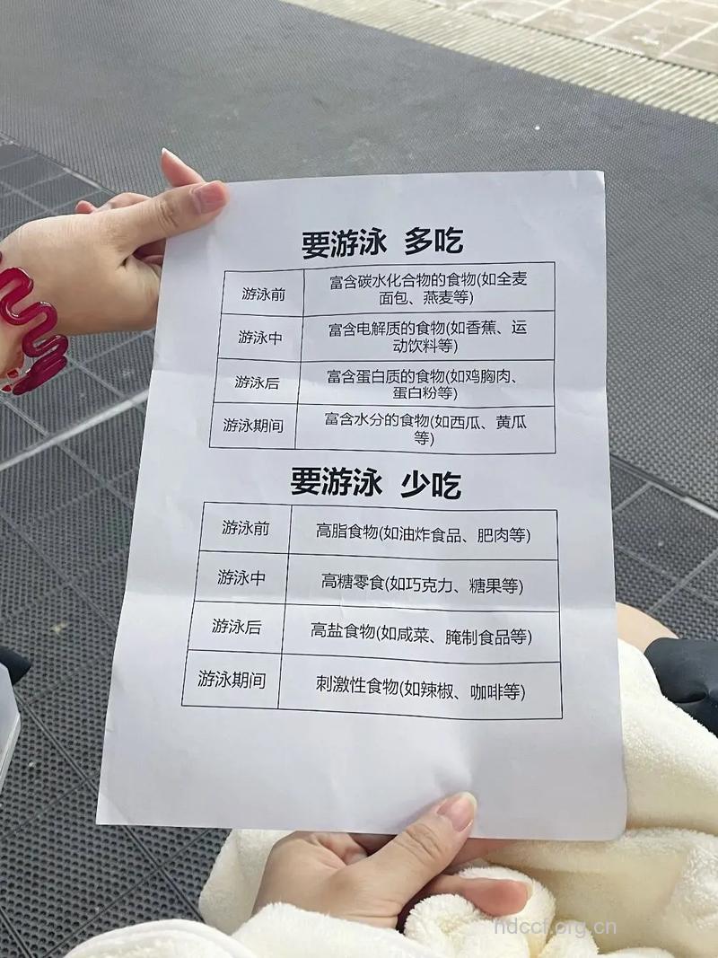 上班族进食不健康招来游泳圈