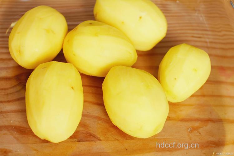 吃土豆要削皮吗