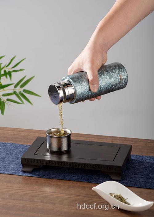 喝茶能用保温杯吗