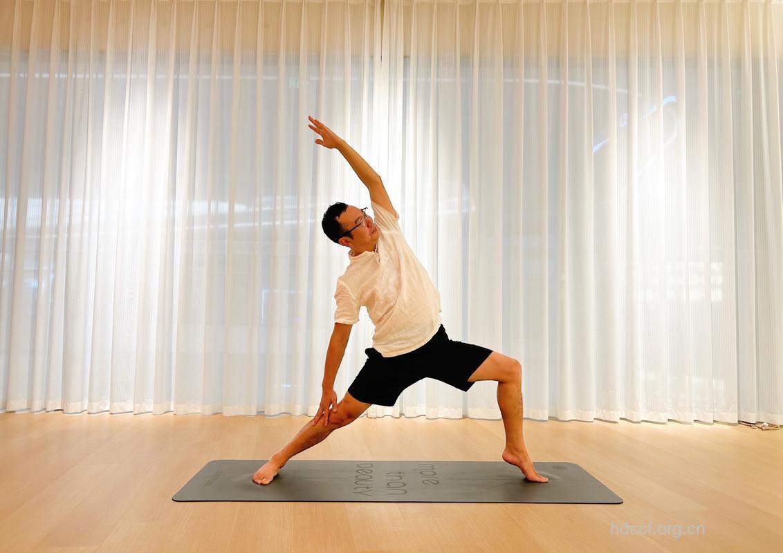 练瑜伽的好处 男性瑜伽改善体质塑体型