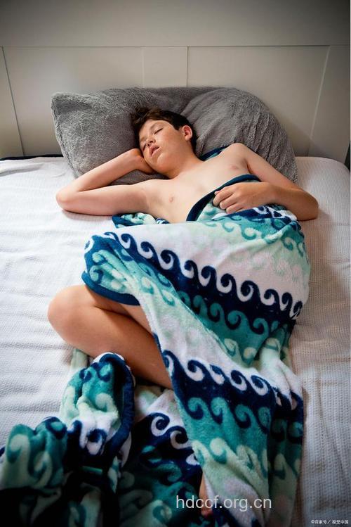惊!男性不育竟与睡姿有关