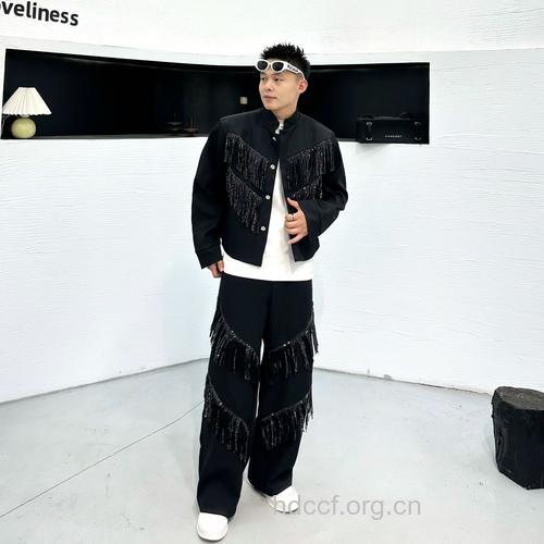 男人出入夜店的服装搭配