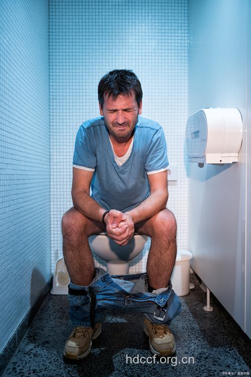 男人蹲着小便有利健康