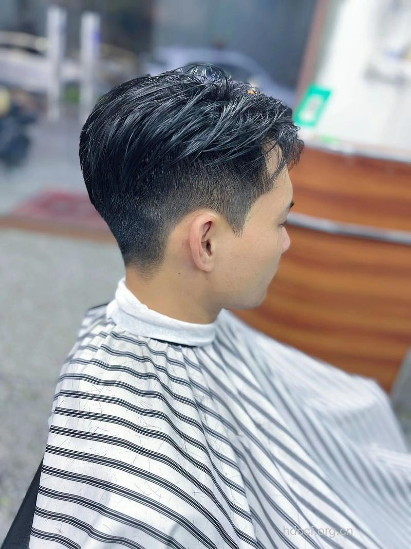 造型师亲授 职场型男发型