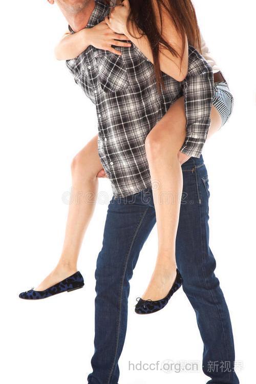 男人背着女人做什么坏事?