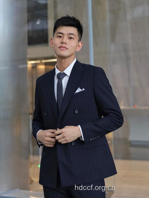 衬衫领带怎搭配 白衬衫选什么领带好