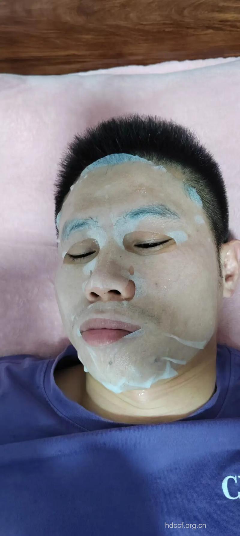 男性敷面膜三大误区 敷面膜也有讲究