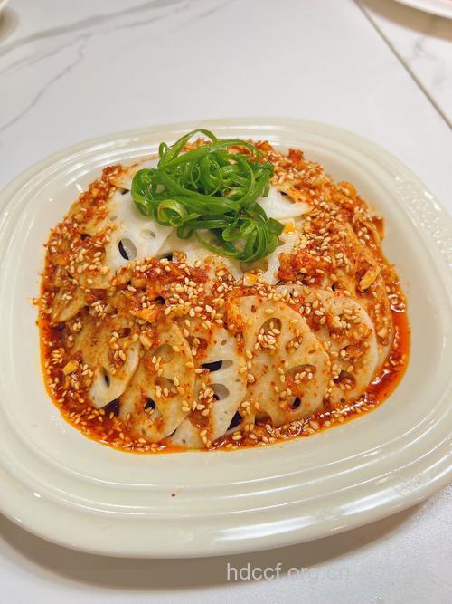 红油很鲜艳 凉拌菜清爽好吃