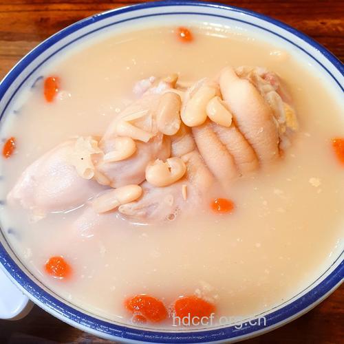 女性养颜必备四款猪蹄汤