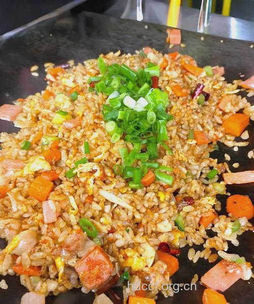 铁板炒饭喷香可口 怎么做