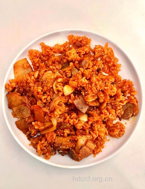 开胃的辣白菜炒饭怎么做?2种做法任你选