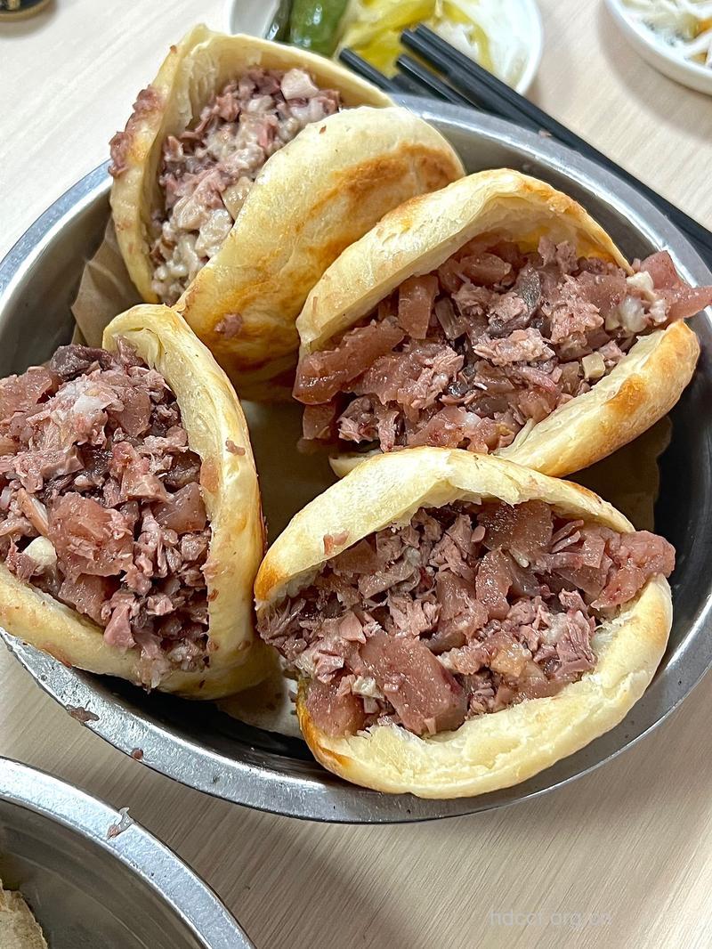 河北特色小吃驴肉火烧的做法