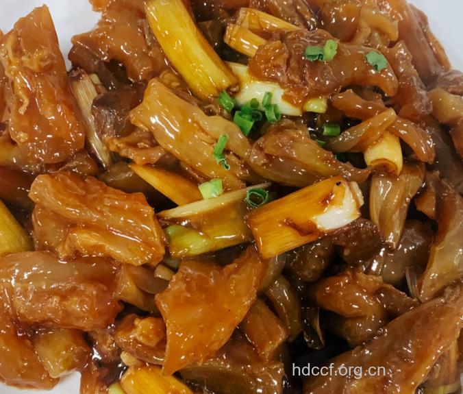 补充胶原蛋白 大葱拌牛筋的做法
