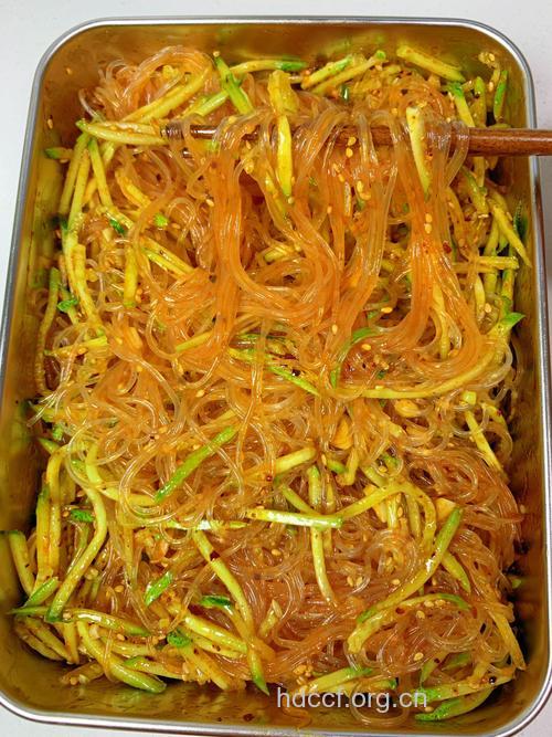 鸡腿菇拌黄瓜粉丝的做法