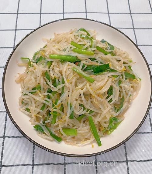 初春食谱 韭菜炒豆芽的做法