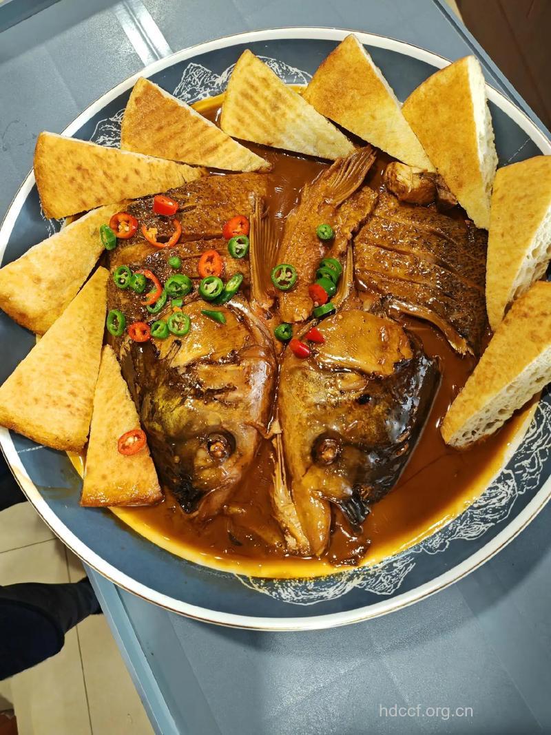 舌尖上的中国美食 鱼头泡饼的做法