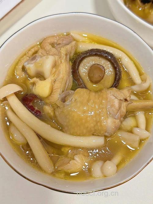 冬菇红枣鸡汤的做法