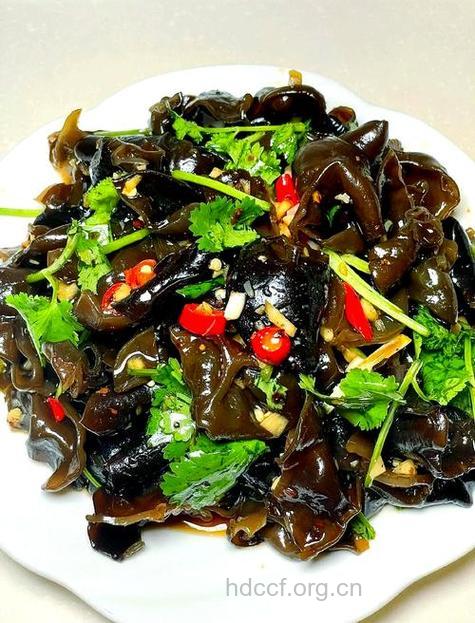 孕前养颜食谱之杜仲炒黑木耳