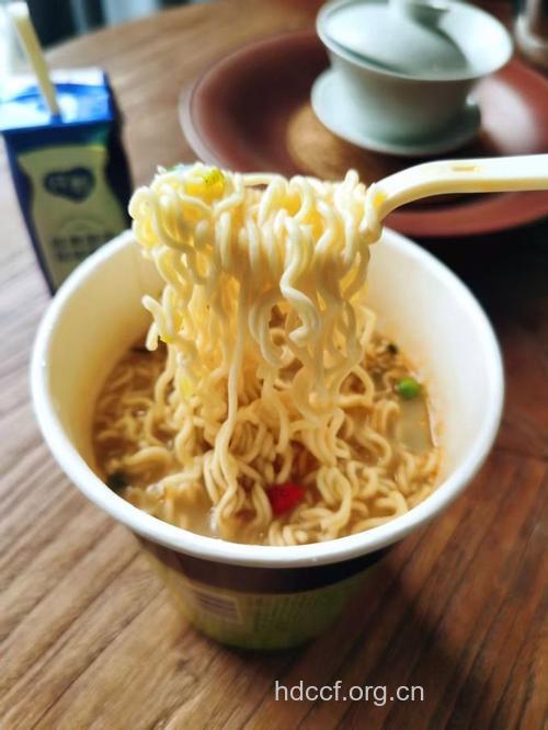 方便面连汤吃易患高血压
