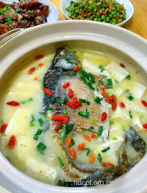鲫鱼豆腐汤催乳食谱