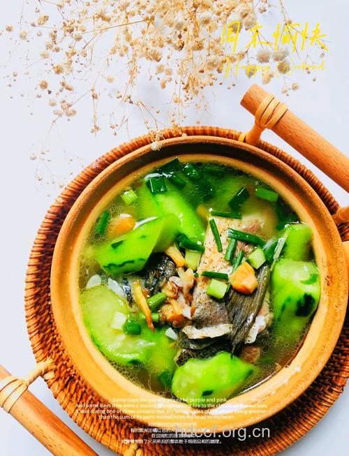 丝瓜仁鲢鱼汤——月子食谱