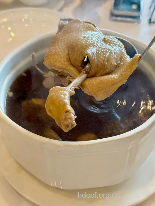 何首乌炖鸡催乳餐