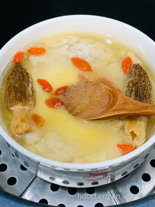 月子食谱之龙眼牛展汤