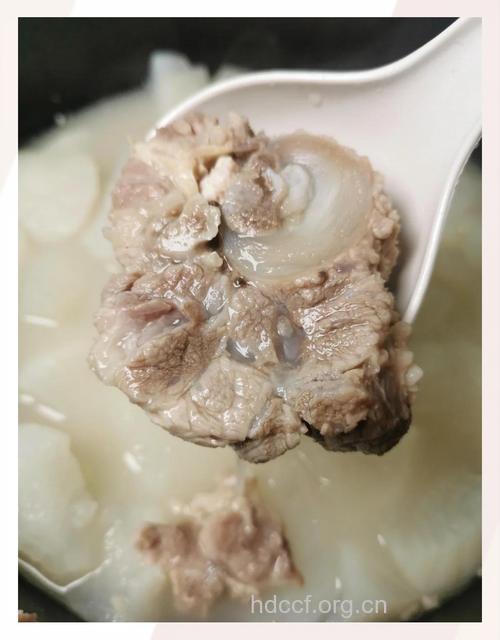 骨头汤只解馋不补钙 浓白的汤没有营养
