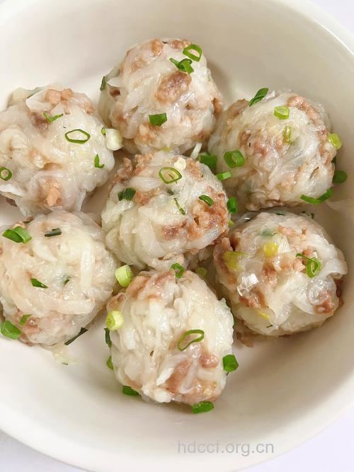 白萝卜瘦肉馒头丸子