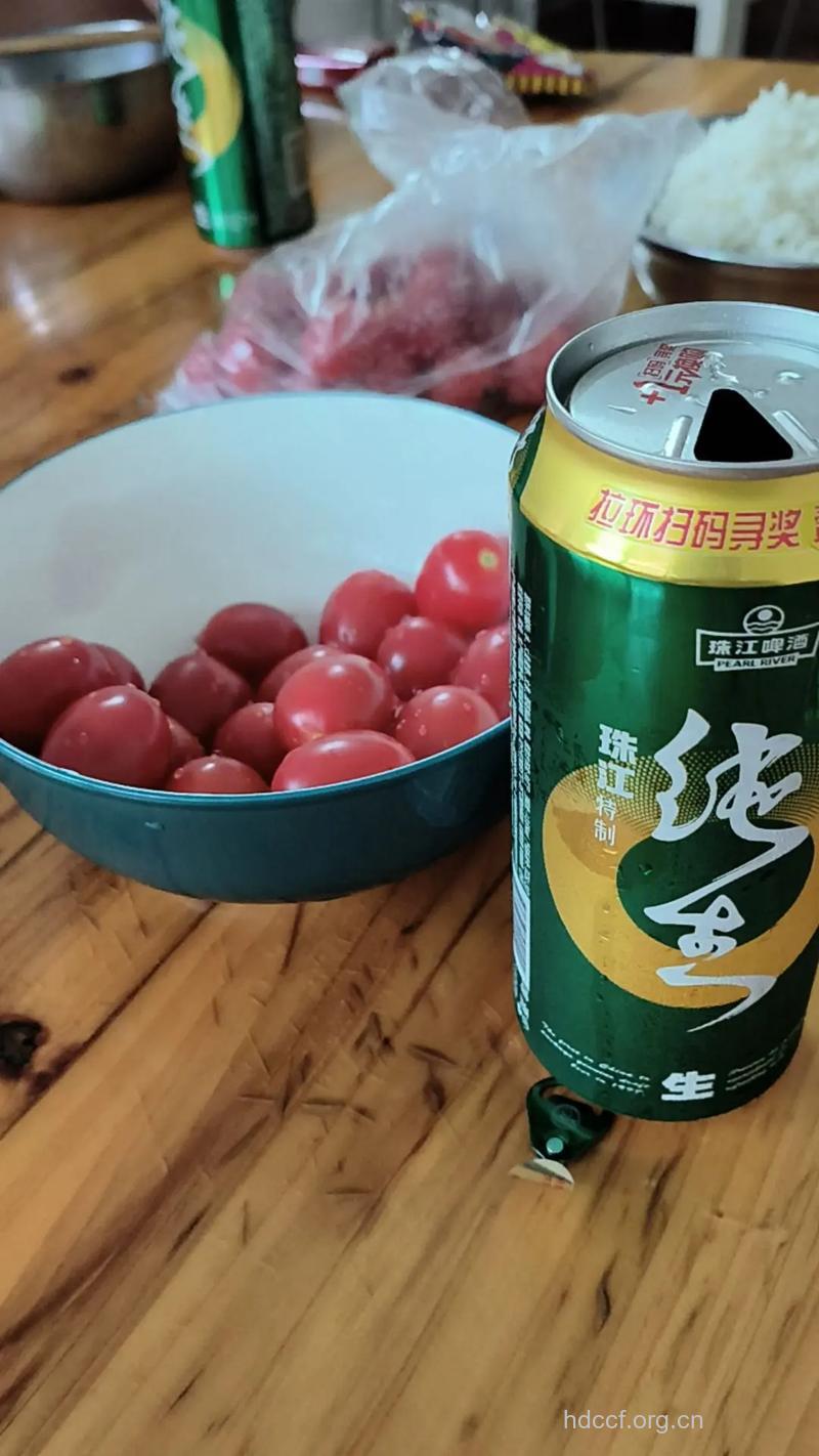 喝啤酒配西红柿汁 解酒又清凉
