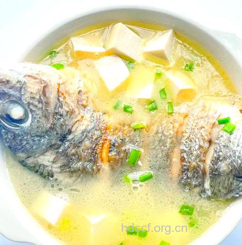 鲫鱼豆腐汤