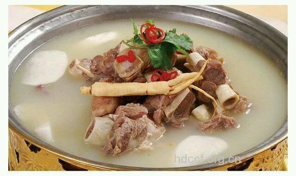 长牙餐:芹蔬排骨奶汤