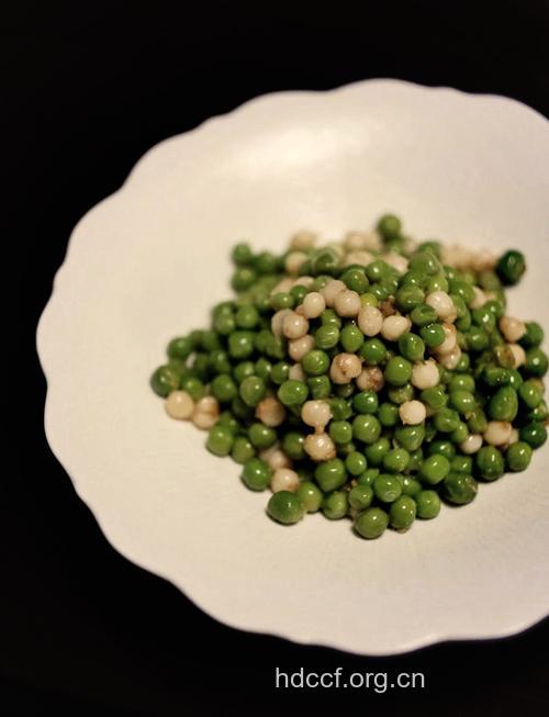 特色鸡头米甜豆的做法