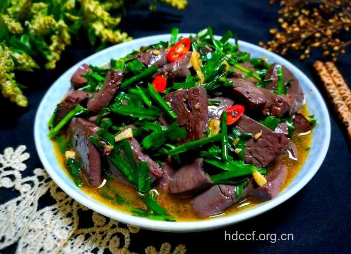 韭菜炒羊肝可以补血明目