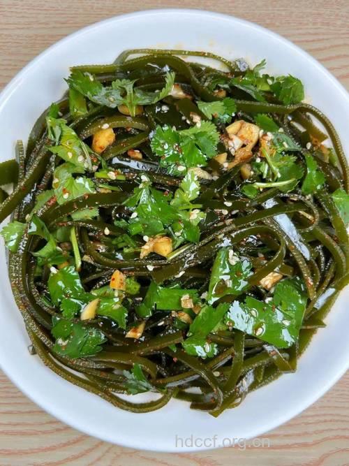 凉拌芝麻海带 营养丰富又排毒