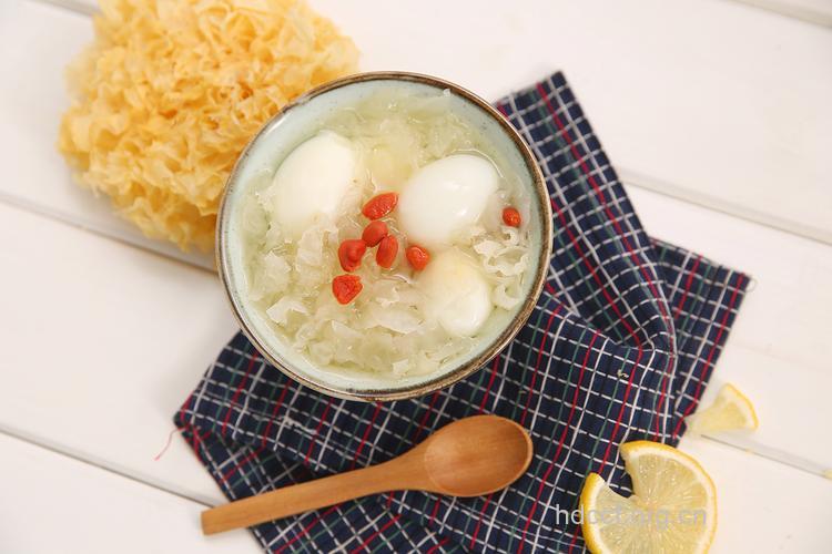 窈窕食谱——银耳鸽蛋汤