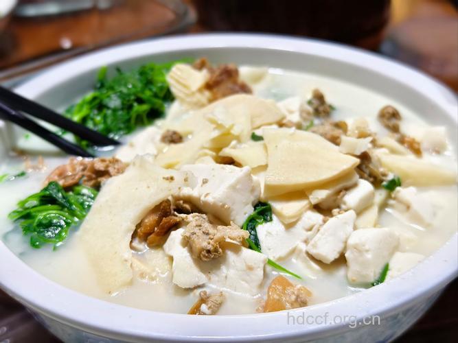 家常菜谱之河蚌咸肉炖豆腐的做法