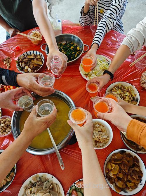 节假日饭局 吃水果防酒醉