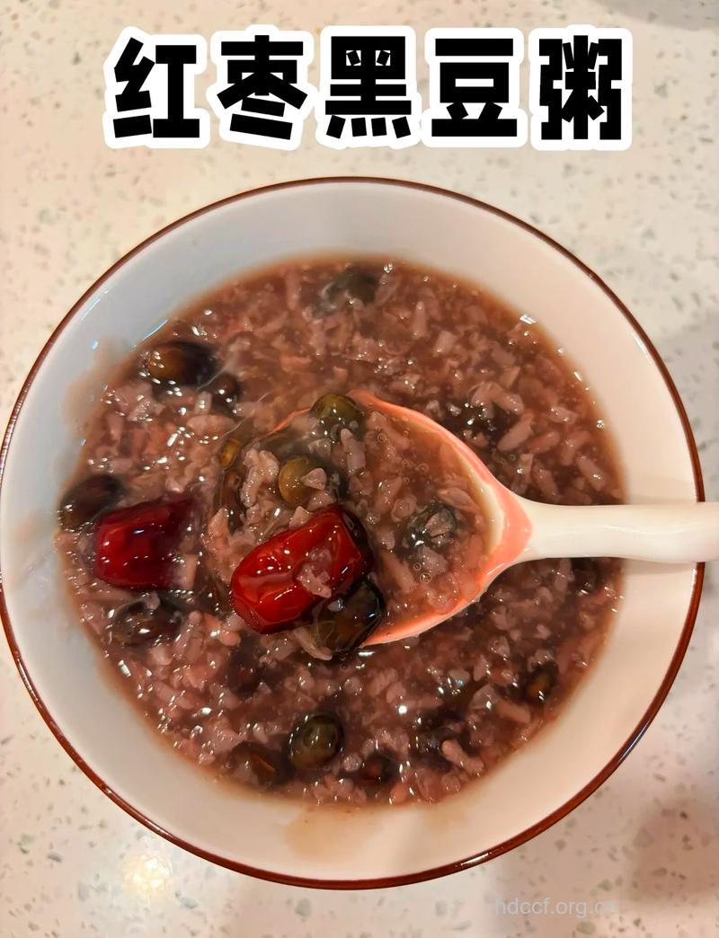 赶走眼睛疲劳 黑豆枸杞粥