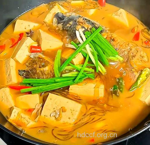 家有鲜汤:鱼头炖豆腐制作