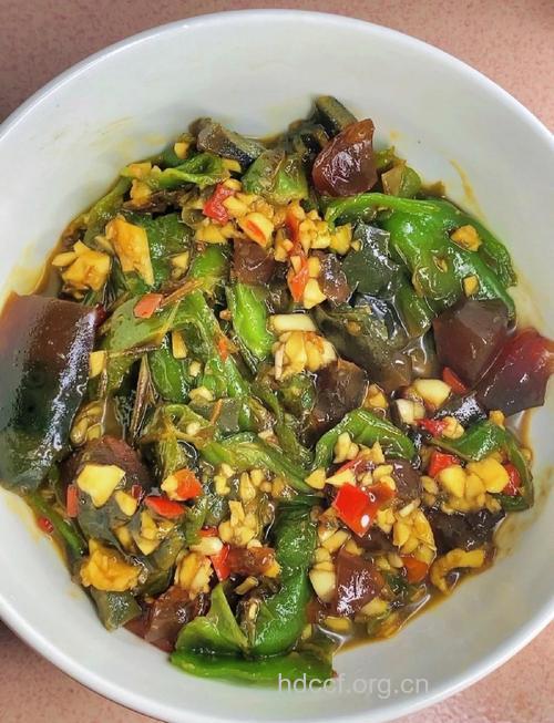 剁椒怎么焖地皮菜 美味好吃要这样做