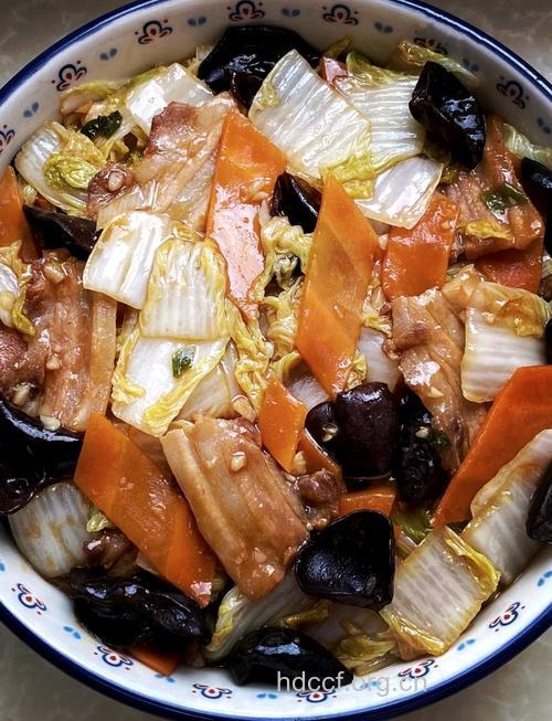 家常快炒:白菜猪肉炒木耳