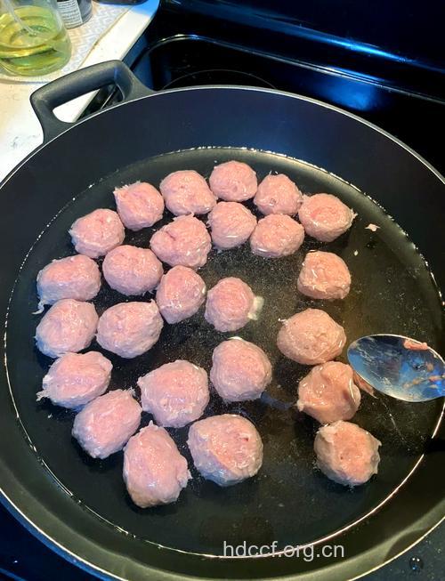如何制作肉丸更鲜美嫩滑？
