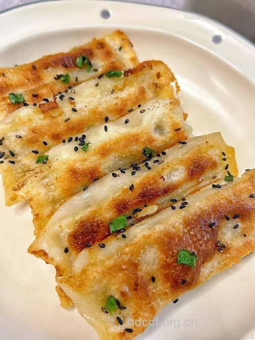 内嫩外酥的煎饺做法全过程