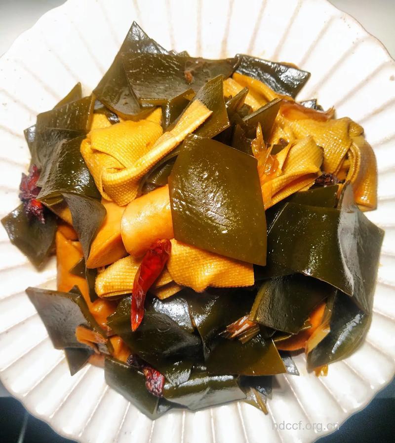 家常菜肴海带烧豆油皮结