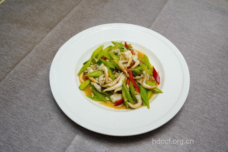 准妈妈食谱：菠菜炒鱼肚